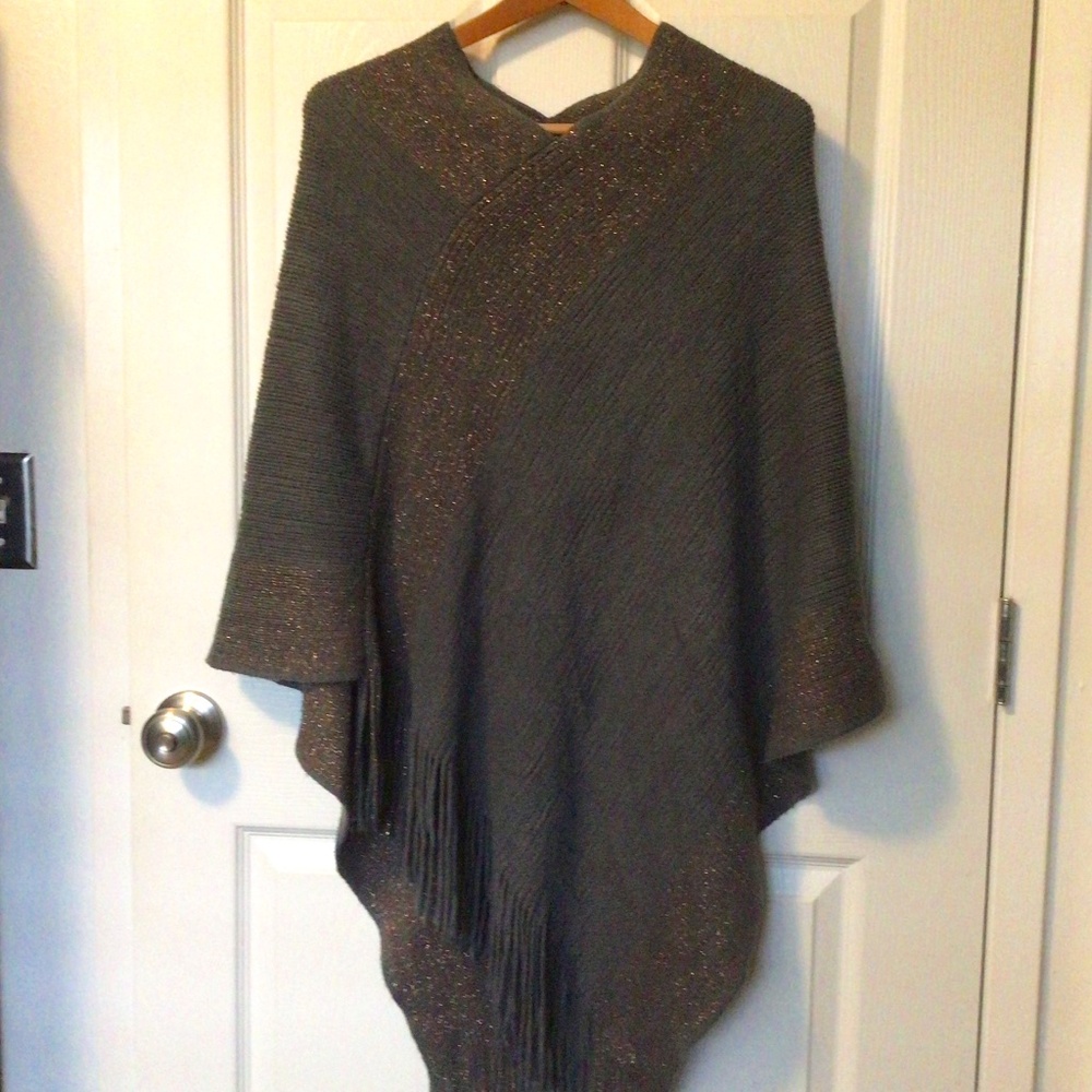 2CHIC poncho fringe acrylic sweater, gray with metallic copper detailing